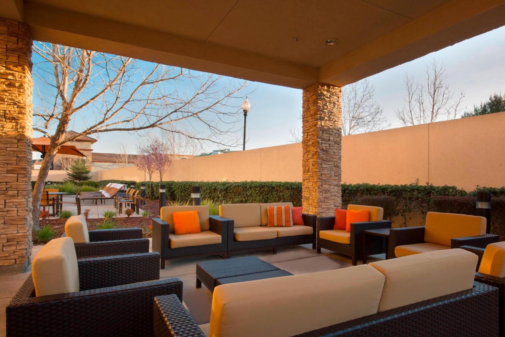 Hotel Courtyard By Marriott Sacramento Folsom Exterior foto